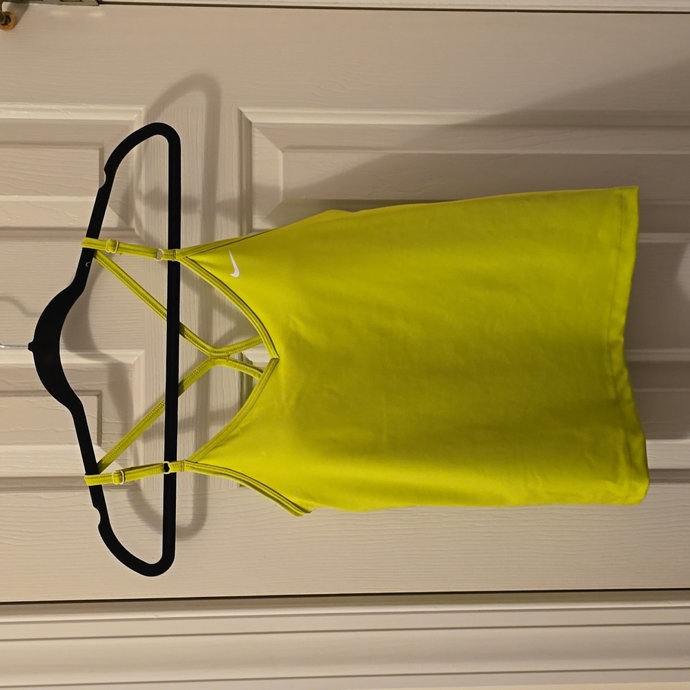 NIKE SIGNATURE BRAND WOMEN'S GREEN TRAINING TANK TOP W/ BUILT-IN BRA SIZE SMALL